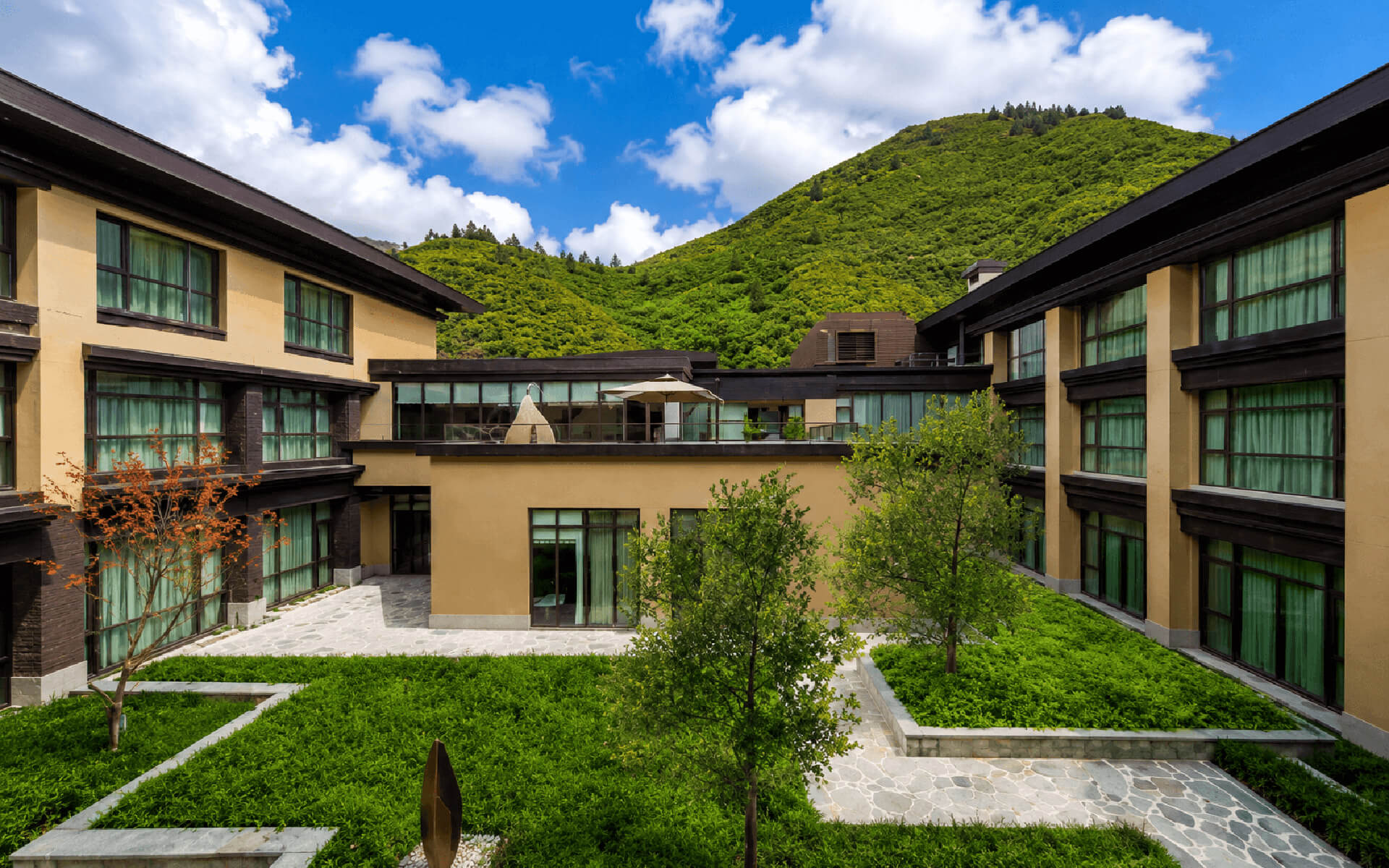依山而建的自然庭院