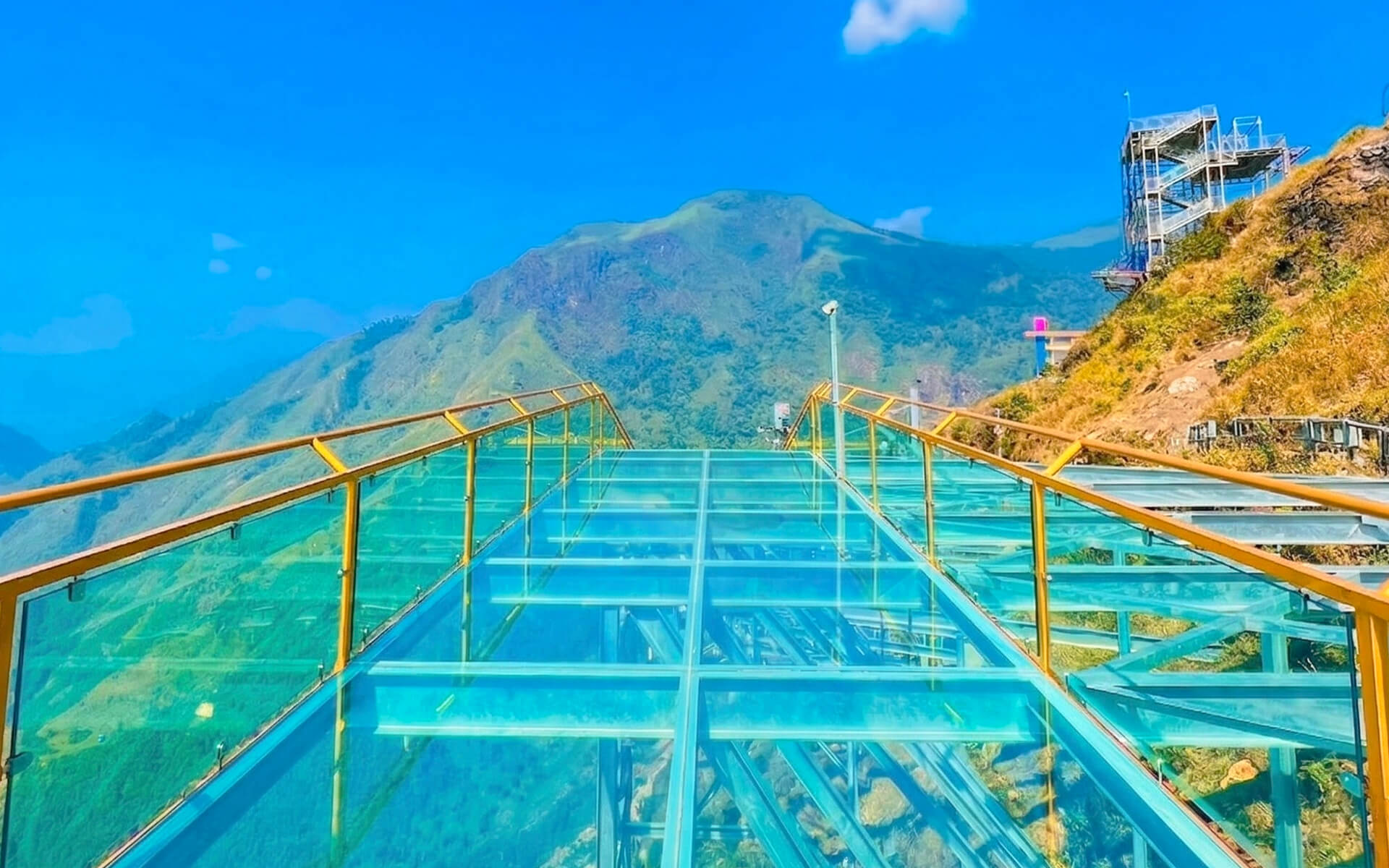 龍雲玻璃天空步道