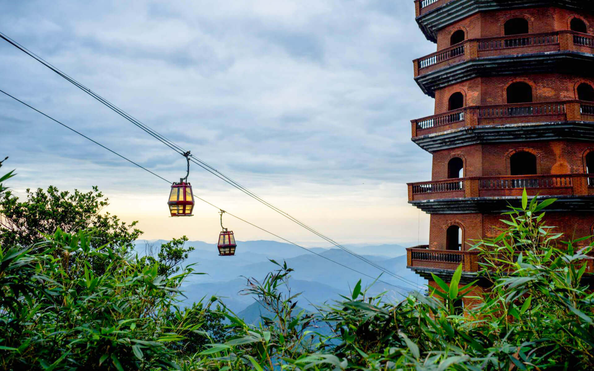 越南沙壩迷霧仙境梯田 番西邦纜車 玻璃天空步道安子山 美憬閣3晚極境蘭夏灣尊爵美食七日(天堂翡儷號)