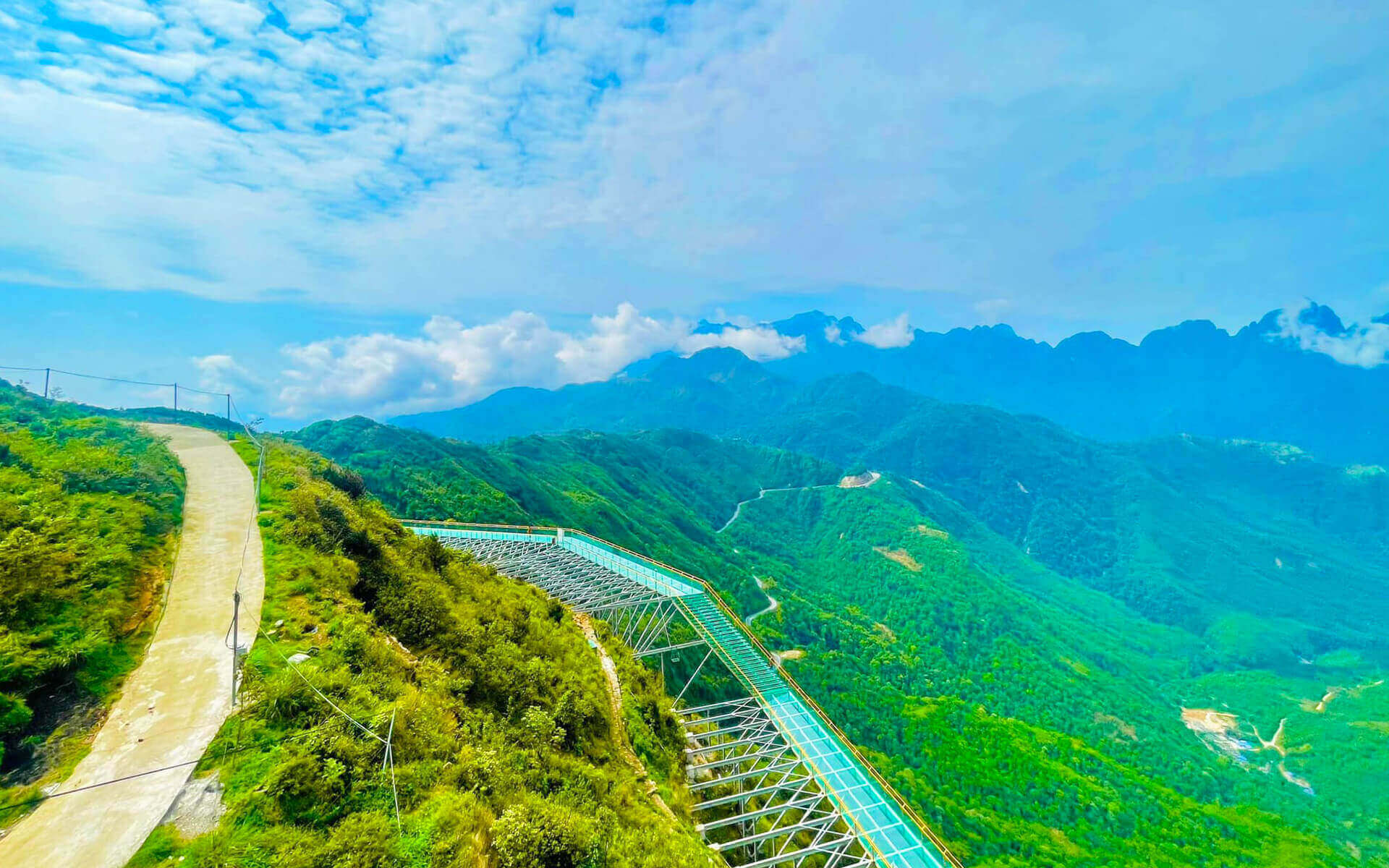 龍雲玻璃天空步道
